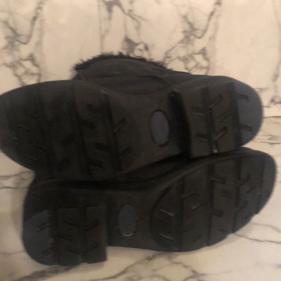 London Fog Weatherproof “Andrea” boots w/Faux Fur - Picture 6 of 8